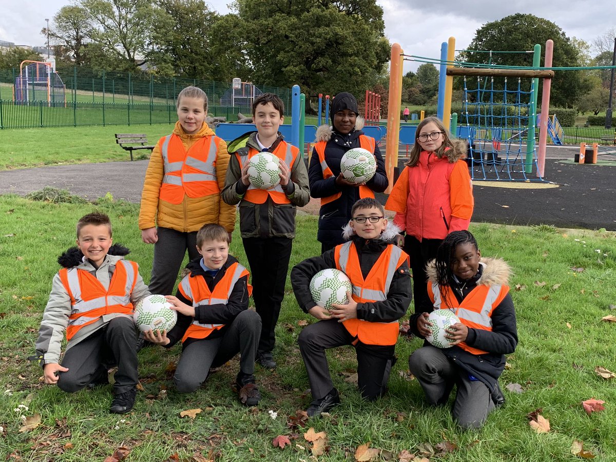 GreenwichLibs's tweet photo. We had a great afternoon trying out the new #libraryballs at #QueenscroftPark. Thank you to @HaimoSchool for being our #libraryball ambassadors! You can now borrow a library ball from #Blackheath, #Eltham and #Woolwich libraries! 
@Better_UK @WeAreAKUK @Royal_Greenwich https://t.co/bbQnNU9kYb