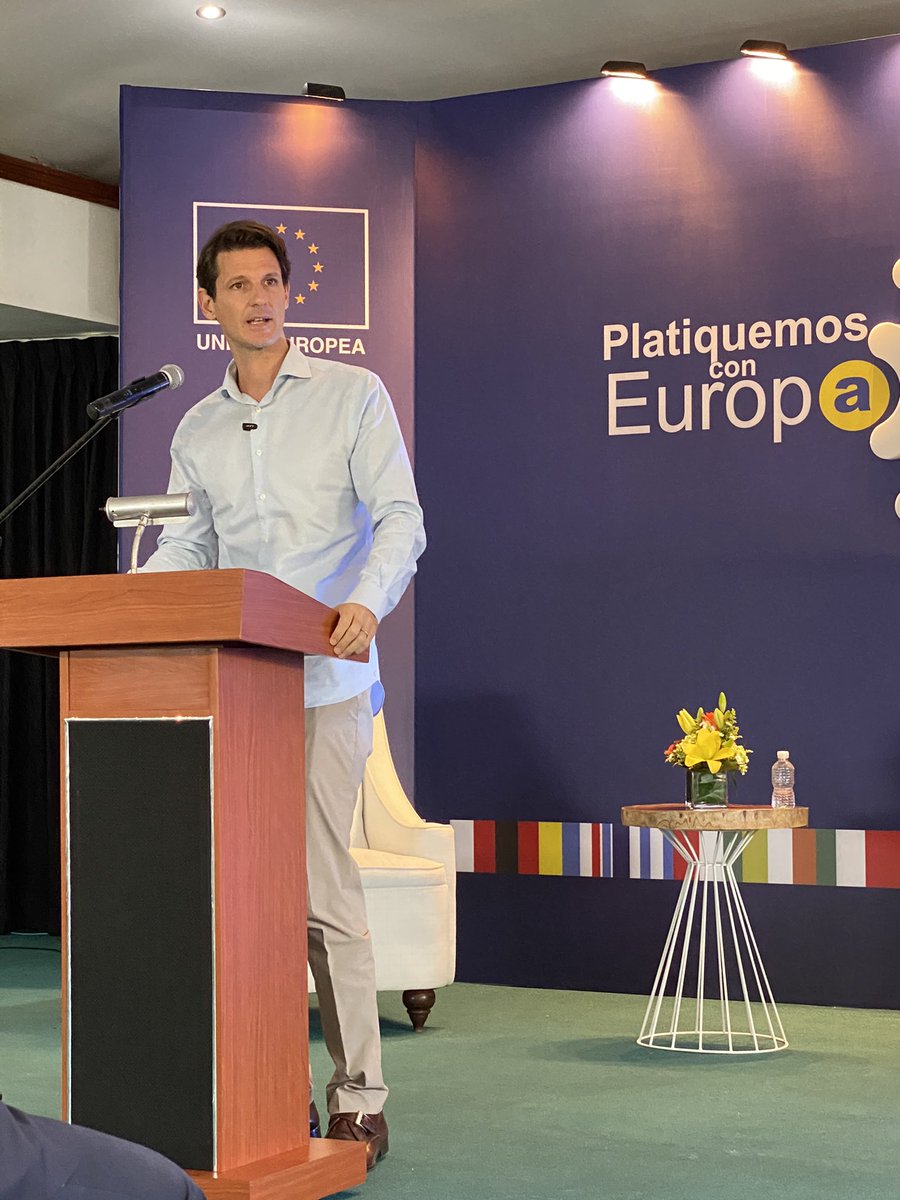 JohnathanOrdon1's tweet image. Agradecimientos al embajador @PelayoCastroUE por sus reflexiones sobre la Unión Europea. Excelente conversatorio.