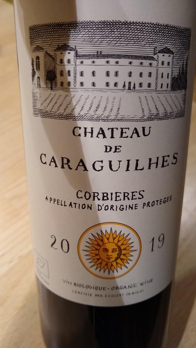 VeganOlive1's tweet photo. Wonderful to see so many wines labelled #Veganfriendly #SuitableForVegans.... Can't wait to get stuck in these two beauties... How times change at one time I couldn't buy #Veganwine #Veganwineshare #Itseasy2bvegan #PlantPowered #Veganwine π·π·π·π· https://t.co/K5f27O6Zx6