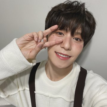 keonhee_br's tweet photo. {23.09.20} - Atualizações do #KEONHEE no @official_ONEUS 

O conceito do Keonhee de hoje...
🏔Alberto, rapaz de 16 anos que mora na Suíça❗️
O sonho dele é 🖼 mas os pais dele criam 🐏 então ele assume a fazenda!
Ah, e Patrasche é um vizinho😉

+ https://t.co/6CZOvTn4GN
