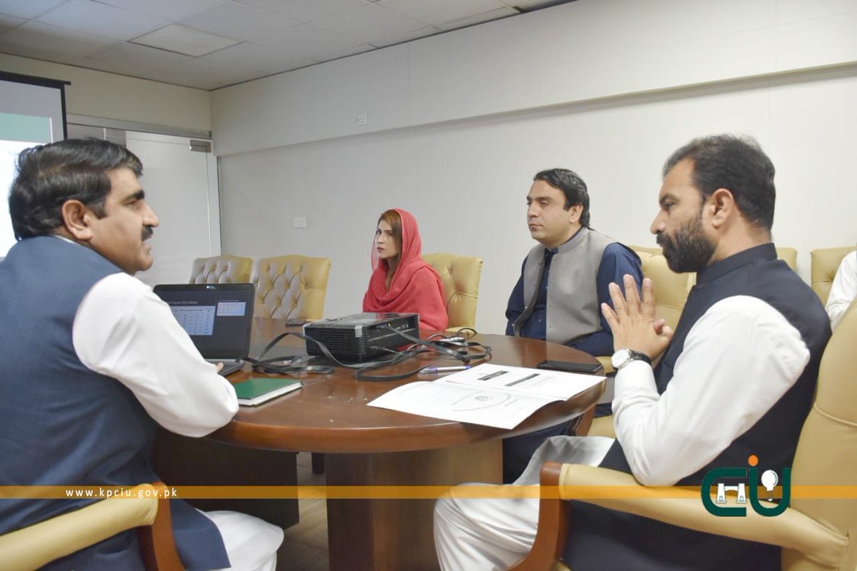STITKPGovt's tweet image. مشیر سائنس و انفارمیشن ٹیکنالوجی خیبرپختونخوا @ZiaBangashPTI کی زیرصدارت خیبرپختونخوا کمپیوٹرائزیشن آف لینڈ ریکارڈ منصوبے میں اب تک کی پیش رفت کے حوالے سے جائزہ اجلاس.

اجلاس میں پراجیکٹ ڈائریکٹر کمپیوٹرائزیشن آف لینڈ ریکارڈ سمیت دیگر افسران شریک، #DigitalKP #KPCIU
