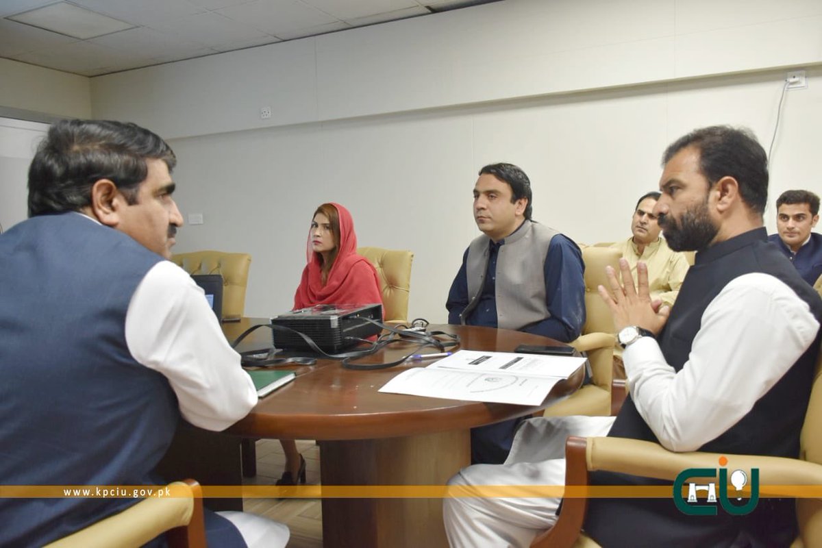 STITKPGovt's tweet image. مشیر سائنس و انفارمیشن ٹیکنالوجی خیبرپختونخوا @ZiaBangashPTI کی زیرصدارت خیبرپختونخوا کمپیوٹرائزیشن آف لینڈ ریکارڈ منصوبے میں اب تک کی پیش رفت کے حوالے سے جائزہ اجلاس.

اجلاس میں پراجیکٹ ڈائریکٹر کمپیوٹرائزیشن آف لینڈ ریکارڈ سمیت دیگر افسران شریک، #DigitalKP #KPCIU