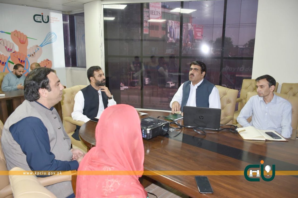 STITKPGovt's tweet image. مشیر سائنس و انفارمیشن ٹیکنالوجی خیبرپختونخوا @ZiaBangashPTI کی زیرصدارت خیبرپختونخوا کمپیوٹرائزیشن آف لینڈ ریکارڈ منصوبے میں اب تک کی پیش رفت کے حوالے سے جائزہ اجلاس.

اجلاس میں پراجیکٹ ڈائریکٹر کمپیوٹرائزیشن آف لینڈ ریکارڈ سمیت دیگر افسران شریک، #DigitalKP #KPCIU