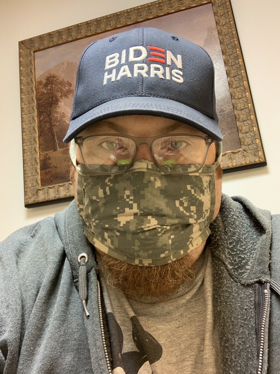 vintagetunes's tweet photo. When going to a VA Hospital that serves a tristate area that’s mostly #RepublicanRed I proudly show my #TrueBlue colors #DemocratBlue #BidenHarris2020 https://t.co/TwnaHL4eky