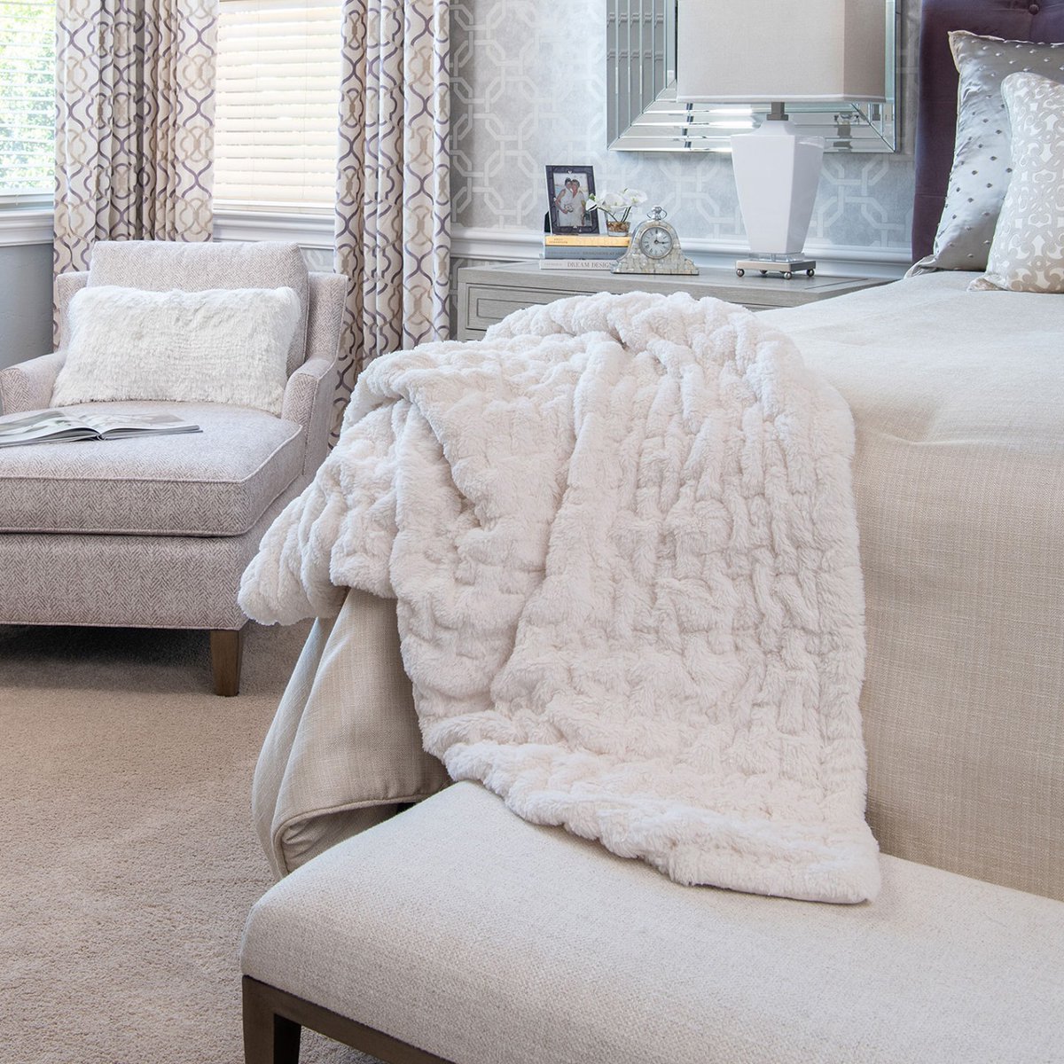 decoratingden's tweet photo. FALL DESIGN TIP
The textiles you choose for your home decor can really help take your living areas to the next level.
#decoratingdeninteriors #livvhomecollection #falldesign #falldecor #textiles #designtip https://t.co/tmVwVhuTtR