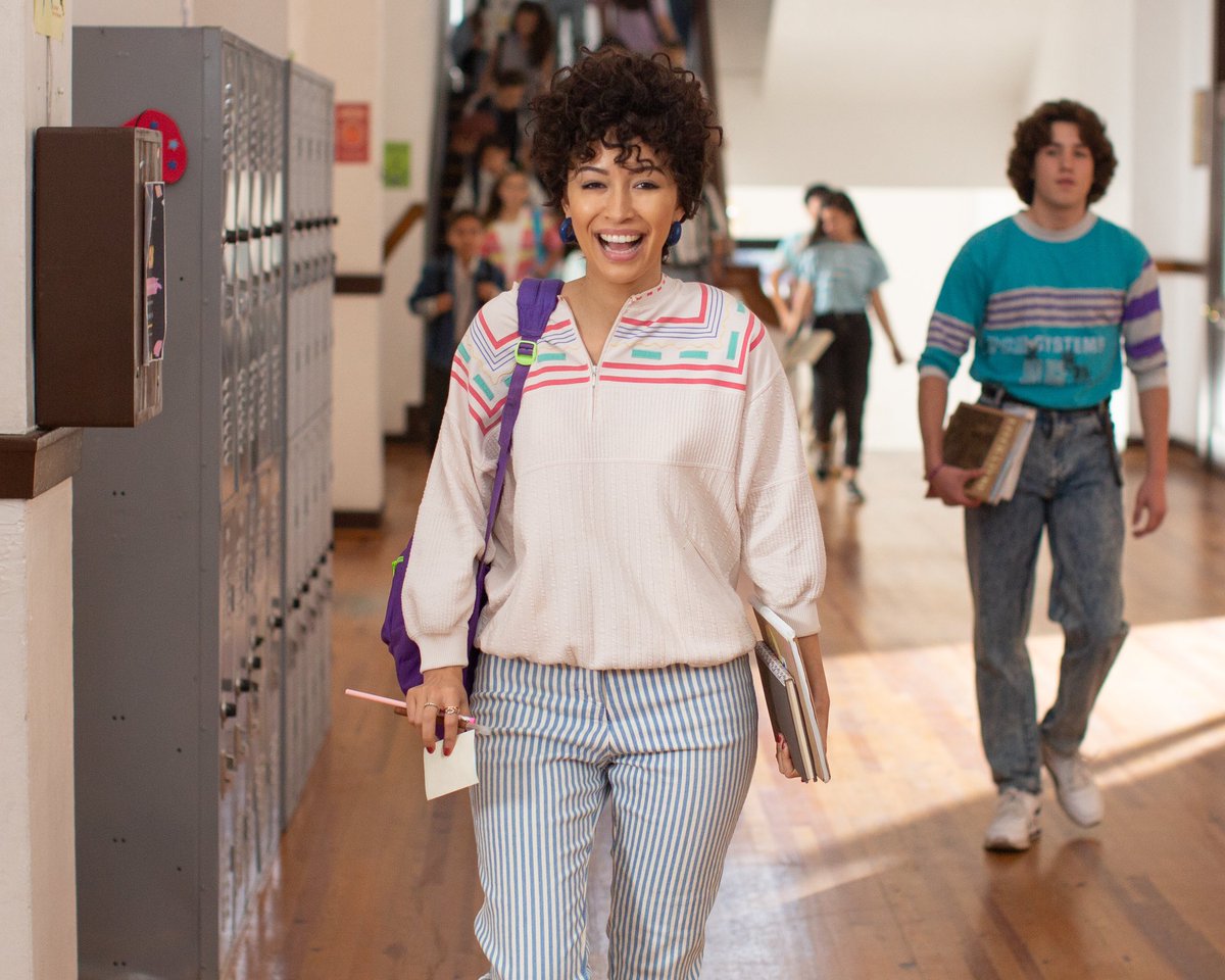 selena_netflix's tweet photo. Your crush is coming, Act normal!

Ahí viene tu crush, ¡Actúa como si nada! https://t.co/8KU9ofq0je