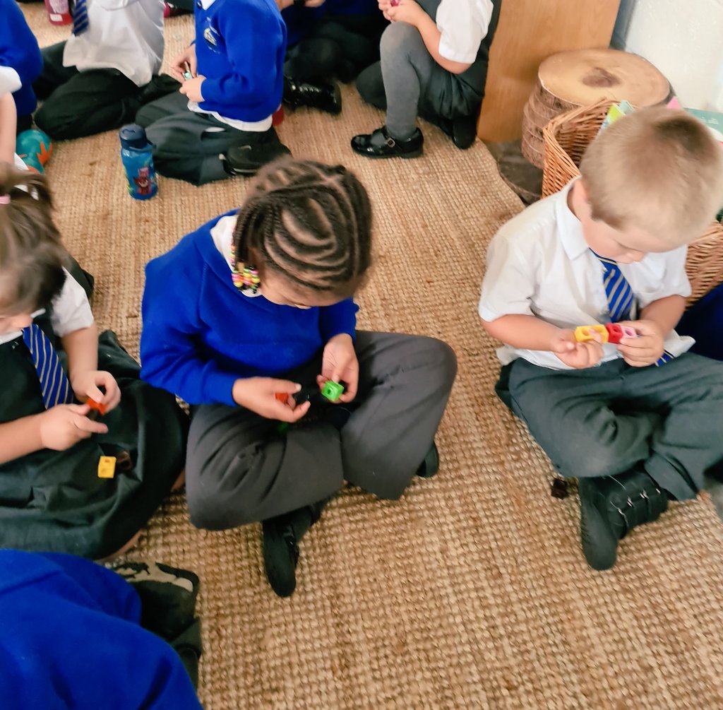 RSW_LPS's tweet photo. Great concentration shown in our maths today! @REC_LPS #numberfive #LPSeyfs #RockingRobins https://t.co/cIhPFPe4rx