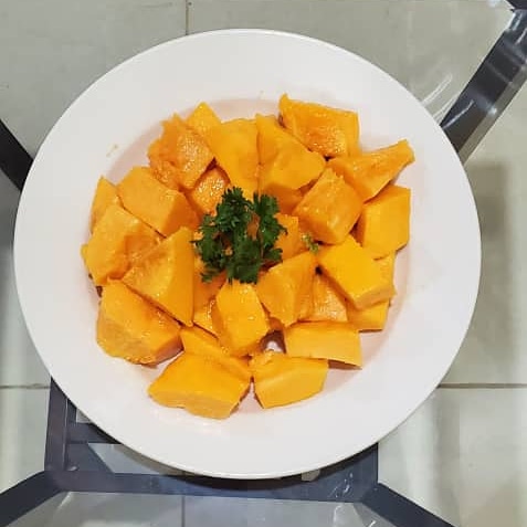 IndulgeSl's tweet photo. If you have dull skin or are feeling dehydrated, or just want to lose some weight, all you have to do is eat some papaya!
.
.
 It’s the nature’s medicine that can cure almost all of your health problems. https://t.co/x4OffSbhOk