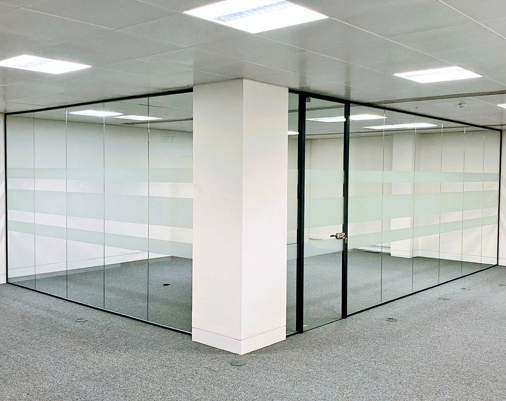 LondonPartition's tweet photo. Glass Partitions  
https://t.co/OrWcvZ5kCb 
Servicing London 
&amp; the home counties
#GlassOffices https://t.co/xYODV2RZq6