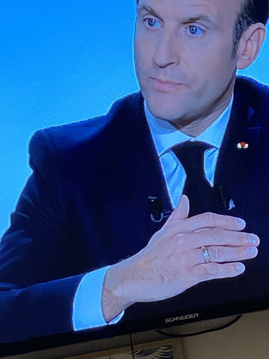 MayaGrns's tweet photo. Le regard de mon père quand je fais une connerie 😅😐 https://t.co/igq9KIgJqW