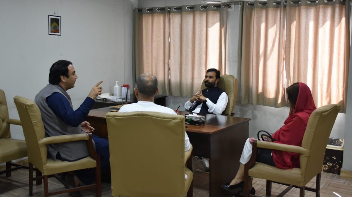 PTIKohatOficial's tweet image. Advisor to CM on ST&amp;amp;IT Zia Ullah Bangash paid a visit to Creative Innovative Unit, wherein the team members apprised him of the project progress and their future plans regarding project activities. 
#KPKUpdates #KPCIU