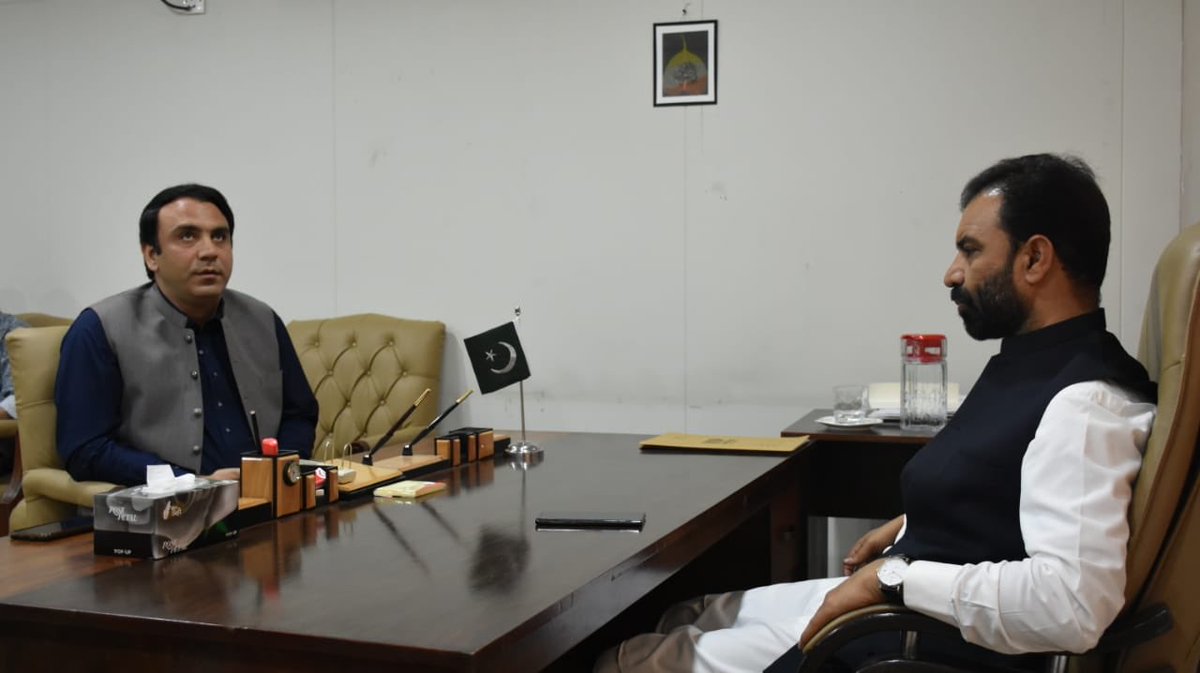 PTIKohatOficial's tweet image. Advisor to CM on ST&amp;amp;IT Zia Ullah Bangash paid a visit to Creative Innovative Unit, wherein the team members apprised him of the project progress and their future plans regarding project activities. 
#KPKUpdates #KPCIU