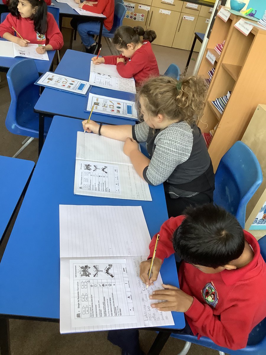 TerraceRoad's tweet photo. Miss Tyler was so impressed with the #TRPfoxes today and their beautiful shared writing! Some fantastic work😁👍 #TRPlit https://t.co/vuIwYcu6q7