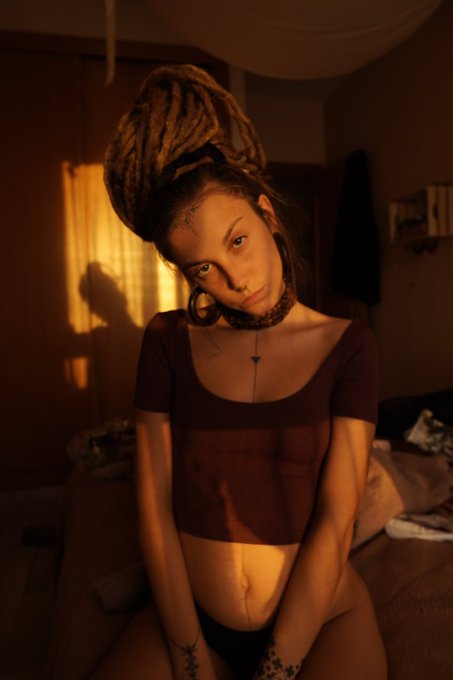 Hi 🖤 https://t.co/ANGiUQyUM0