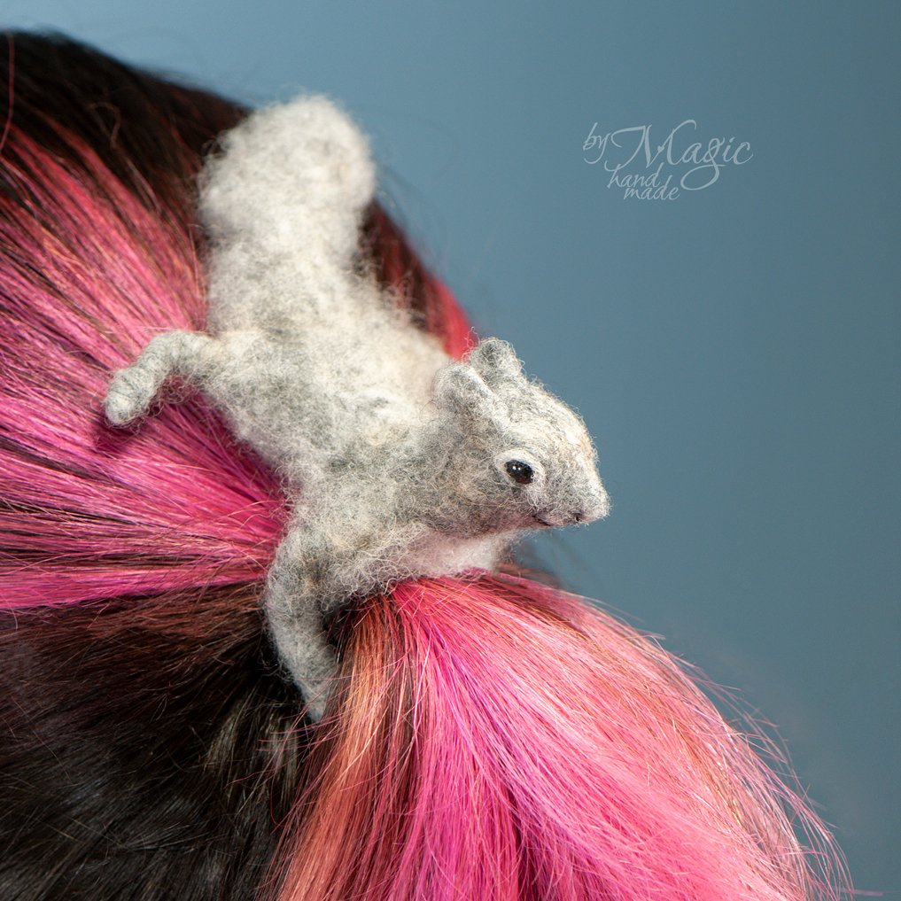 byMagicHandmade's tweet image. Make your ponytail look fantastic with my hairpin with a gray squirrel etsy.me/3l9v0f1
#HandmadeHour #Etsy #squirrel #hairstyle #craft