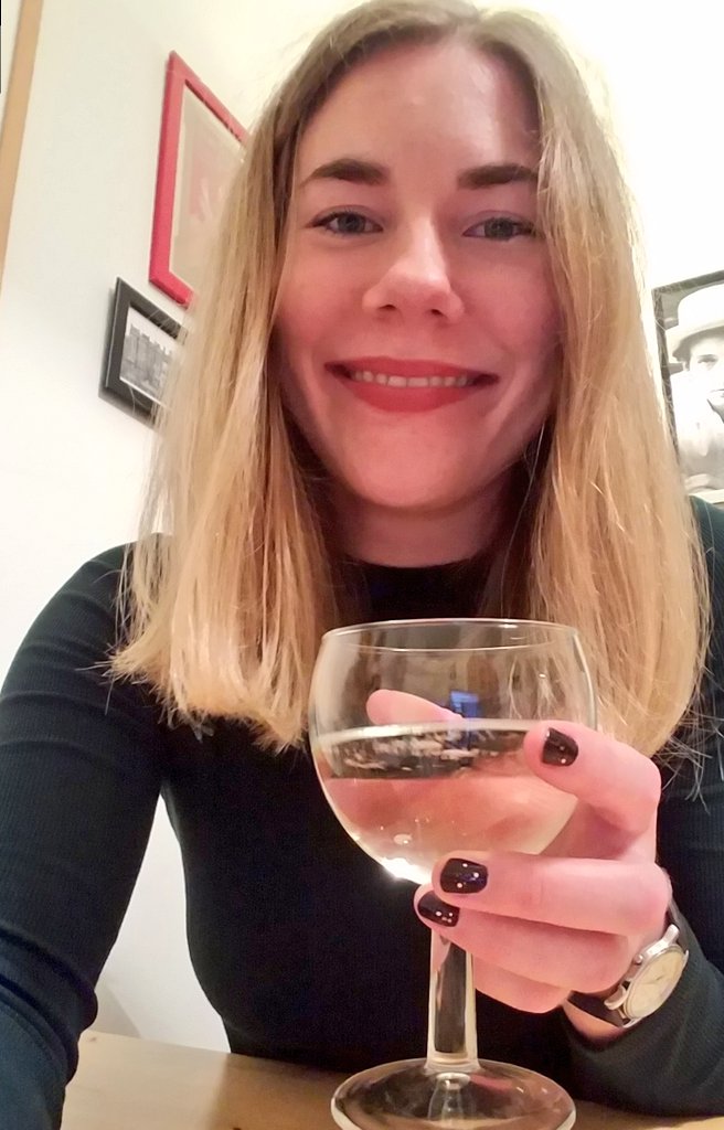 I cannot believe it!!! Thank you so much to the <a href="/absw/">ABSW</a> for hosting this award, the <a href="/GlasgowGist/">theGIST</a> and the Dr Katharine Giles fund 🥂