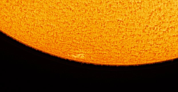 fj_wallace's tweet photo. Today's image(s): Nice proms of various types; 3 active regions (bright areas) - top, bot, rt - no sunspots today. Blue 'Earth' for scale. Closeups of bot and rt active regions. Bot looked 3-D - not sure it shows in this image. Gorgeous day here in ME! Enjoy yours!#NASASolarWeek https://t.co/i1SMS2VDkZ