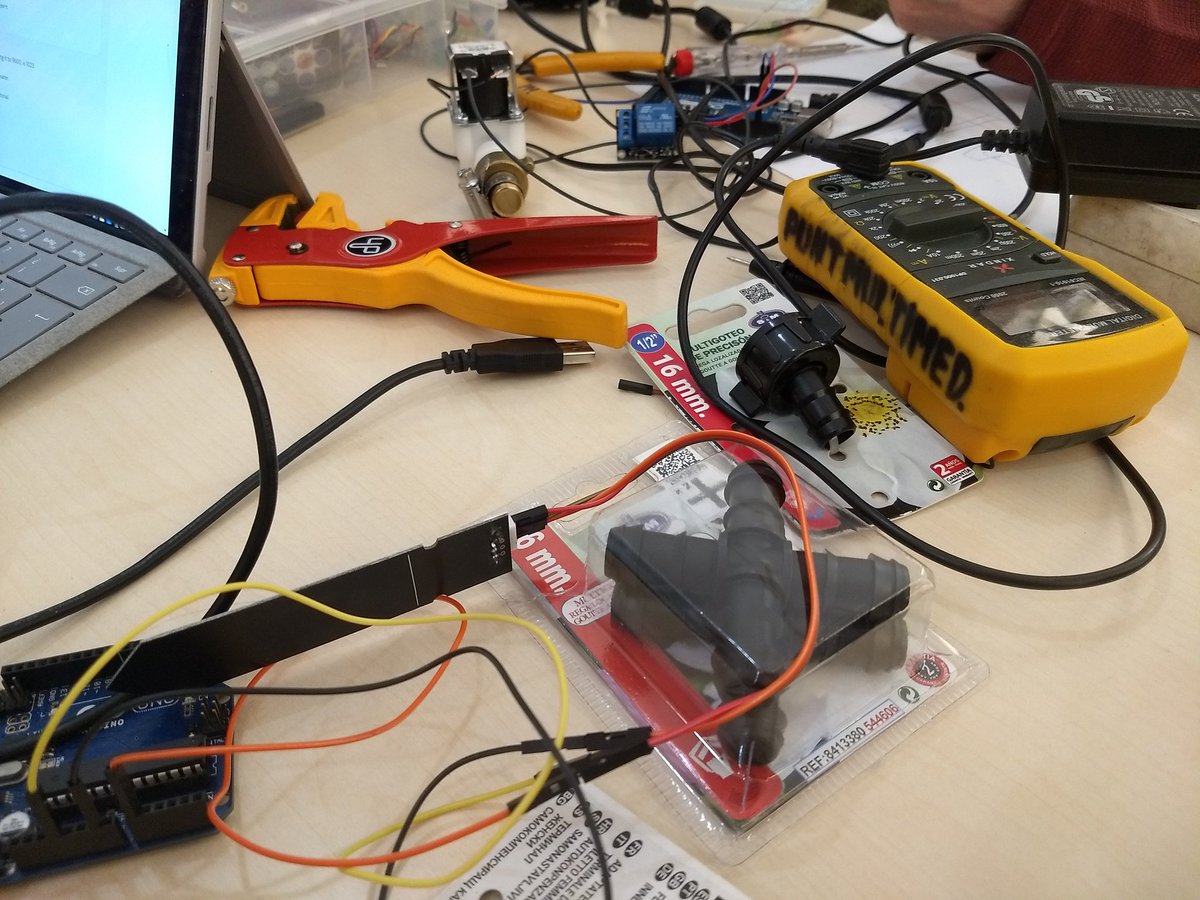 fab_casadelmig's tweet image. L'equip #garduino segueix treballant! Ja li queda menys a l'#hort #intelligent amb #arduino 👏👏👏
Quines ganes de poder provar-ho i plantar cosetes! 🤩🤩🤩