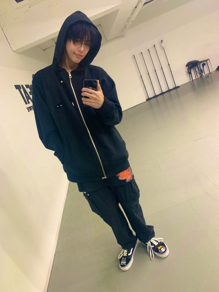 pictures of sehyoon that make me want to hug him