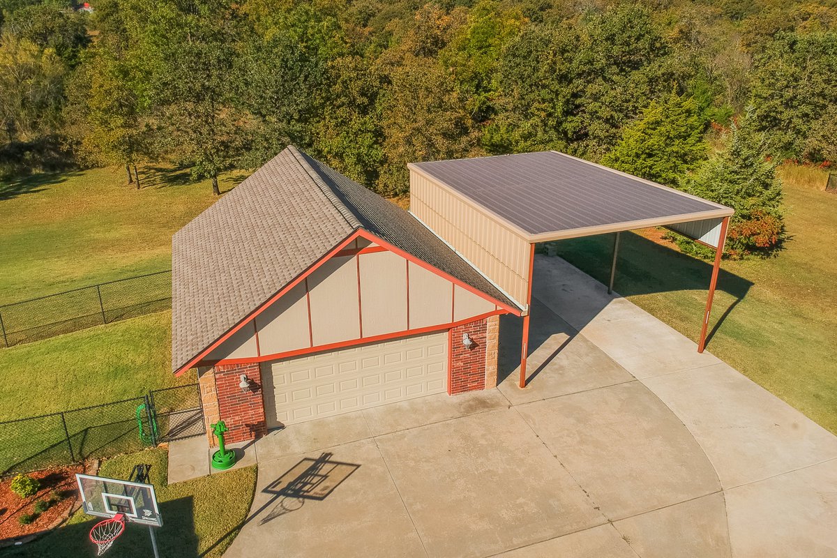 shellyriska's tweet image. Check out this fabulous NEW LISTING in the Harrah Schools with a 25x30 Insulated Brick Shop and attached 20x30 Covered RV or Boat Storage! Beautiful home all on 1.6ac in Harrah! This one will go super fast! Call me today for more details 405-818-6760 okcmar.mlsmatrix.com/matrix/shared/…