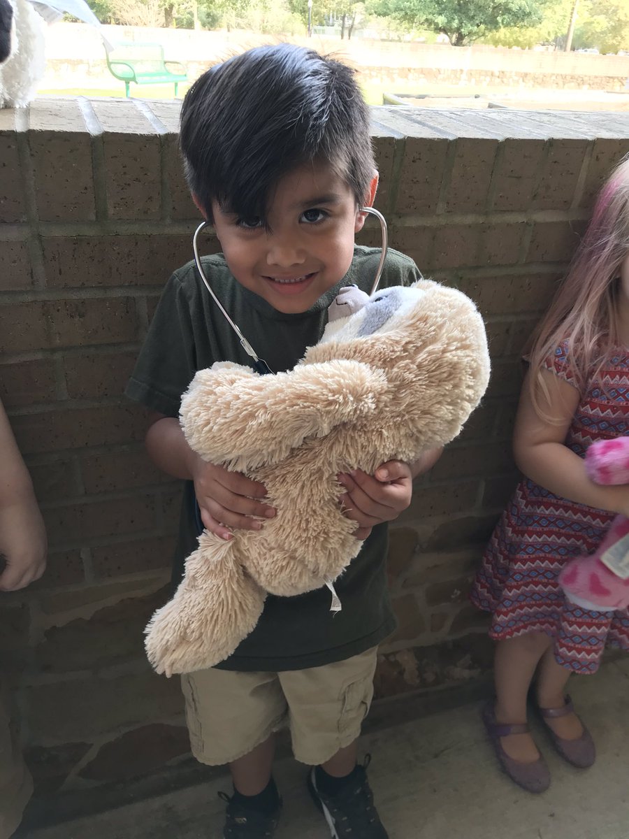 We had a special visit from @kingwood247er Thanks to Dr. Waamu and Claire King for showing our students how to care for the medical needs of their stuffed animals! <a href="/HumbleISD_PREK/">HumbleISD ECE</a> <a href="/HumbleISD_ESE/">Eagle Springs Elem</a> #LearnThroughPlay