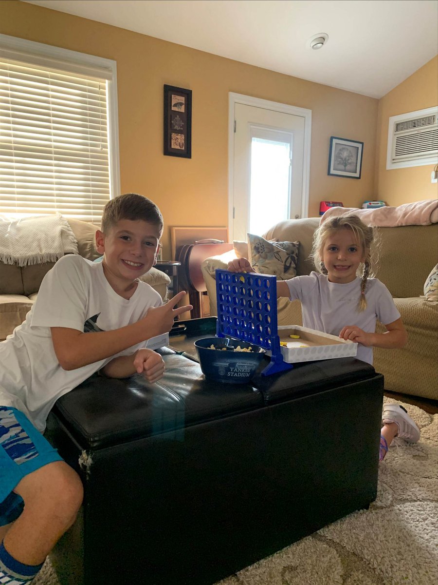 The Russo's are turning off the devices and breaking out the Connect Four! Who won?!?
@sachemschools <a href="/LipaniPrincipal/">Principal Lipani</a> #familyconnectnight