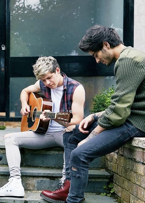 Niall Horan in converse: a very much needed thread