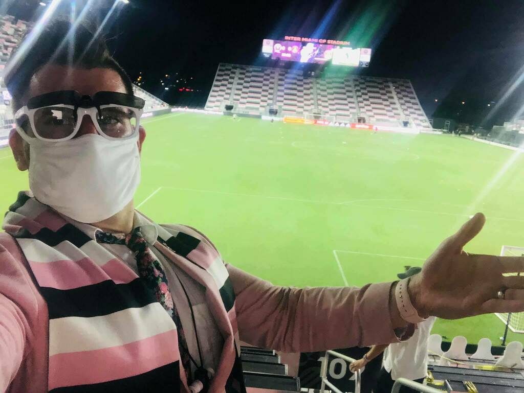 LeonardOoh's tweet photo. AHHHHHHHH LOOK WHERE I AM!!!!! 8 PM KICKOFF!!!! AHHHHHHHH IM DREAMING!!!!! https://t.co/nHzW3MiHJC