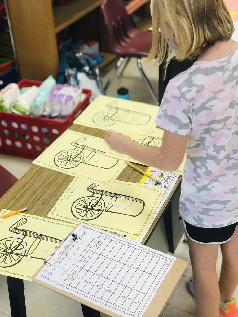 MrsWright1st's tweet photo. Understanding grouping by tens 🤓 #math #placevalue #pandemicteacher #pandemiclearning #publicschool #reUNITED #noplacelikeFES https://t.co/3oRvB5QMgq