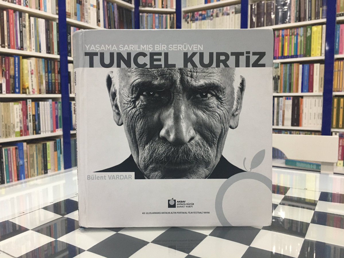 TemelliStore's tweet photo. Yaşama Sarılmış Bir Serüven Tuncel Kurtiz, kitabı 48. uluslararası Antalya Altın Portakal Film Festivali özel yayınıdır. #tuncelkurtiz #bülentvardar #antınportakalfilmfestivali #sinema  #bookstagram https://t.co/PBUJxasA0V