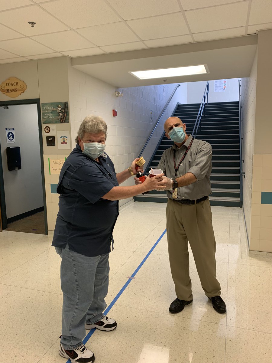 KSimmonsLMS's tweet photo. Nothing lifts @ALISPanthers teachers’ spirits like a visit from the ICE CREAM ADMIN team! #MISDStrong https://t.co/0UHD9ebvUn