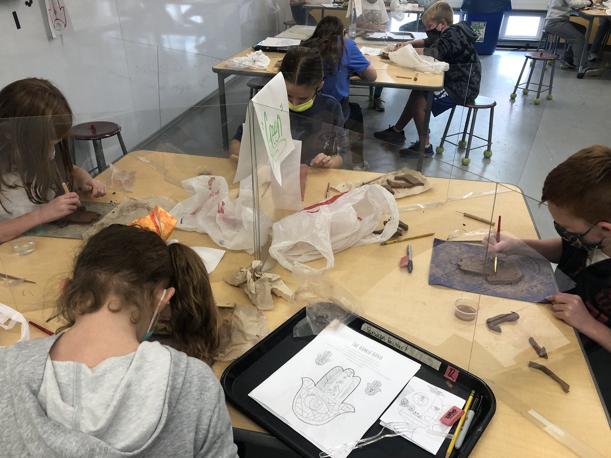 KatherineRNowak's tweet image. Students in Mr. Kolp’s 5th Grade Art class work on their design skills with their Hamsa Hand clay sculptures #EagleArtists #DetailedDesigns #PatternsinProgress