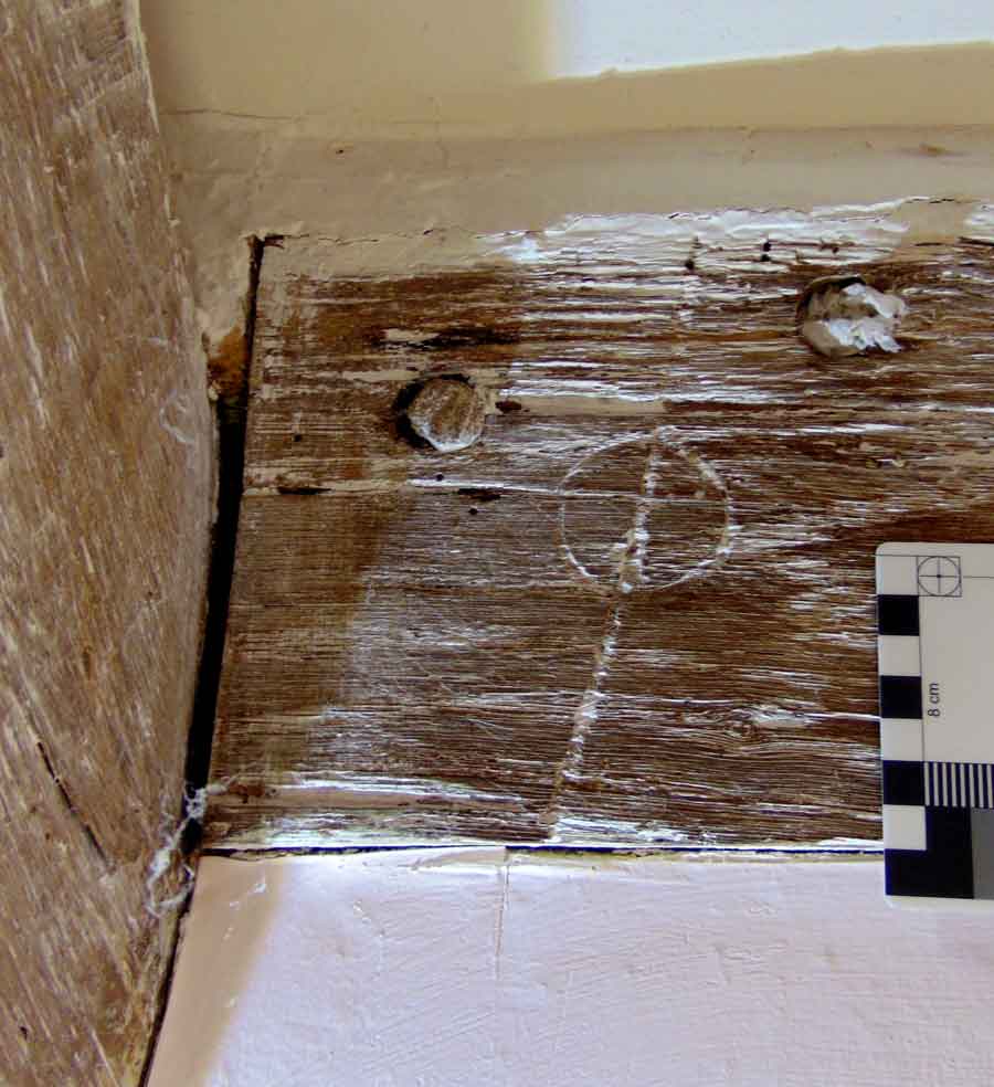 You also quite commonly get examples that are a mixture of lines and circles - the circles being created with a carpenter's raze knife - and these are the ones most likely to get mistaken for ritual protection marks. 9/11