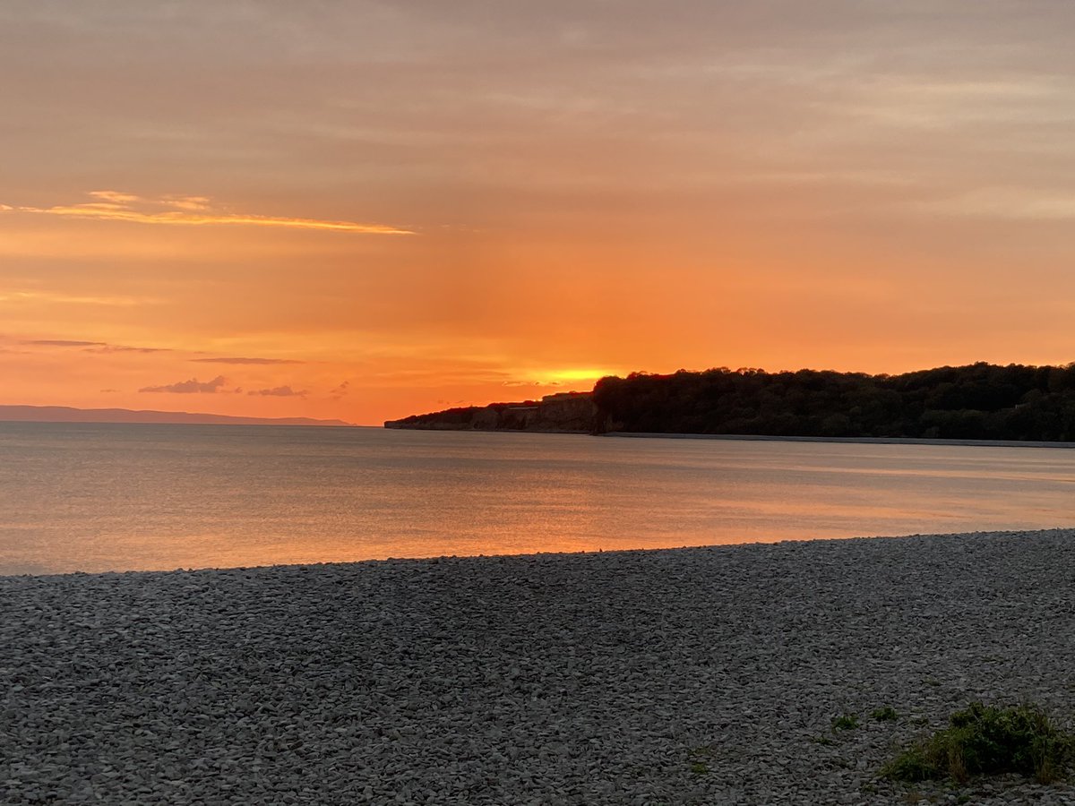 pookiejimi's tweet photo. @carolkirkwood @BBCBreakfast @theroyalparks Here it is Carol on its way out. Picture taken at Cold Knap in Wales. https://t.co/jKFHJkDsw2