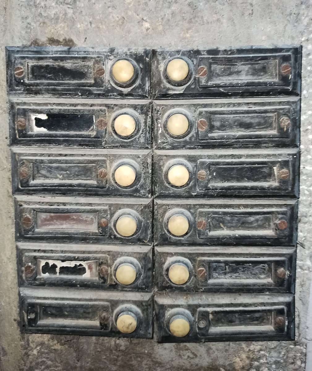 Pizzayla birlikte böbreği de bırakmayız umarım.