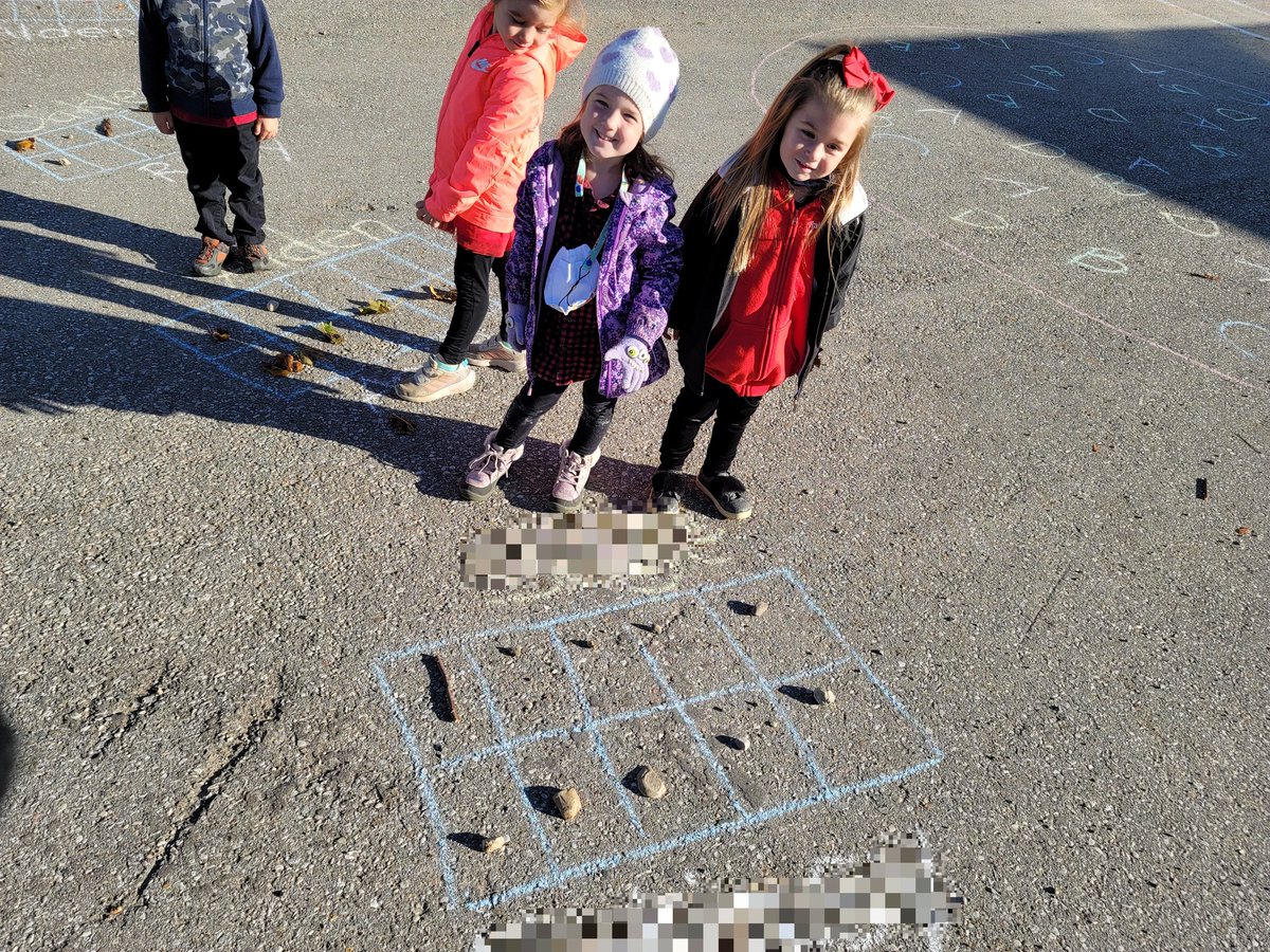 mrskingma's tweet photo. Today we learned more about 10 frames and representing numbers! Then we took our work outside! #fdk #kindergarten #mathisgrand @wps_wildcats @GEDSB https://t.co/BFQUXVYFtU
