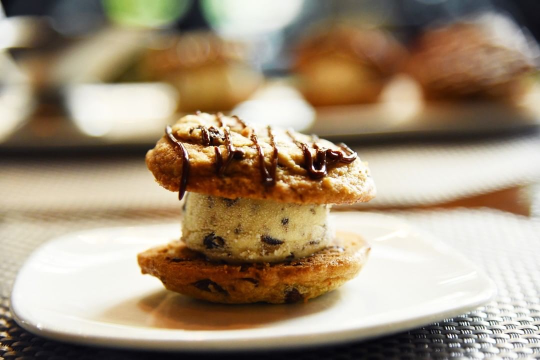 Celebrating #NationalDessertDay today? We have you covered! #NiagaraFalls #MarriottFallsview #SafeToPlay #AutumnVibes mortonsgrilleniagarafalls.com/dessert-menu/