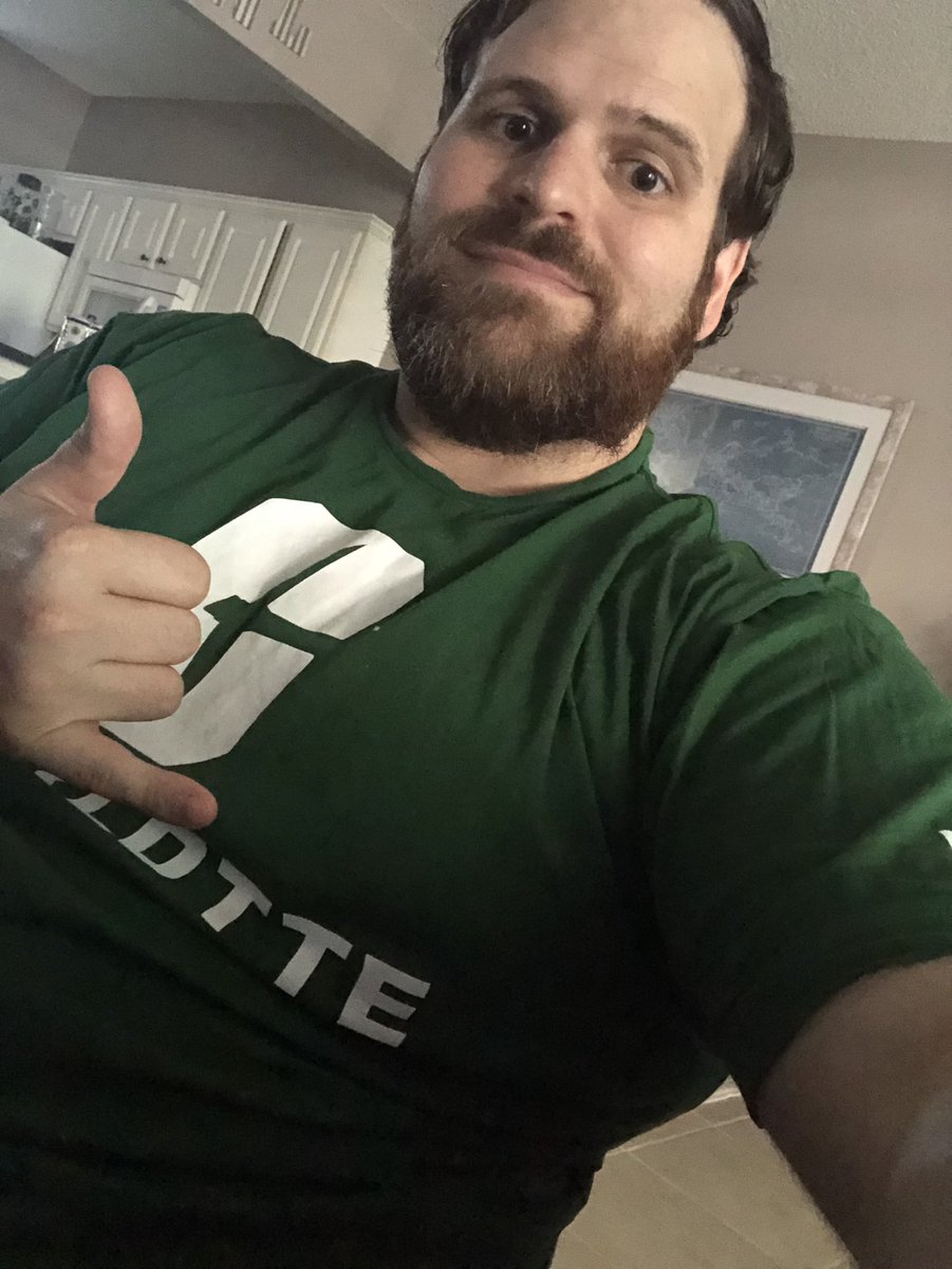 @CharlotteSAAC @ChancellorGaber @Charlotte49ers @49ersVote @49erAlumni @unccharlotte @UNCCHomecoming @CharlotteMSoc @CharlotteFTBL Working from home with my green on! #weargreenwednesday