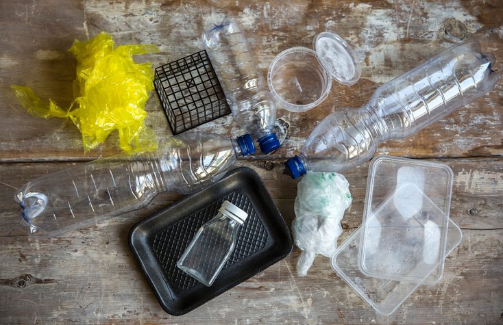CANWasteFacts's tweet photo. "These plastics will be banned in Canada by 2021"

@CBCNews 

#plastic #plasticwaste #waste #singleuseplastic #plasticban #plasticpollution #singleuseplasticban #beatplasticpollution #trash #landfill #recycle #canada 

https://t.co/igIBG0L9AX https://t.co/dvWwWE1tSg