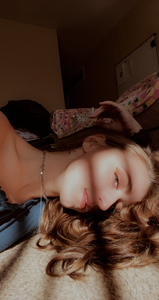 modelsarah19's tweet photo. Drop your favorite pictures of yourself. I wanna see all the beautiful people on Twitterπ€π #dropaselfie https://t.co/jLb5sBy0Rn
