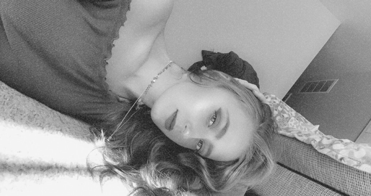 modelsarah19's tweet photo. Drop your favorite pictures of yourself. I wanna see all the beautiful people on Twitterπ€π #dropaselfie https://t.co/jLb5sBy0Rn