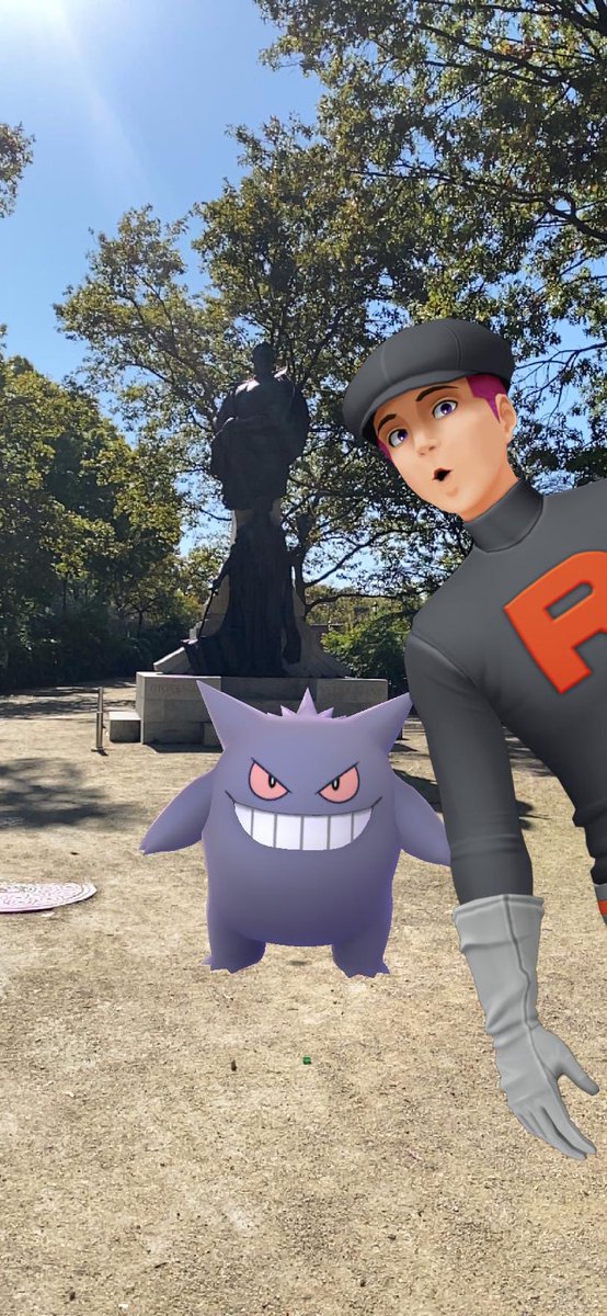 bajangurugamer's tweet photo. #PokemonGO #GOsnapshot I am wondering what he wants. #TeamRocketGo https://t.co/DMcgz94LA3