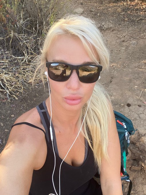 I&rsquo;ve lost so many followers in the last few months. 😂 https://t.co/f9Ly183ZqU<a href="/tag/x3show"class="tags"><span>#x3show</span></a>