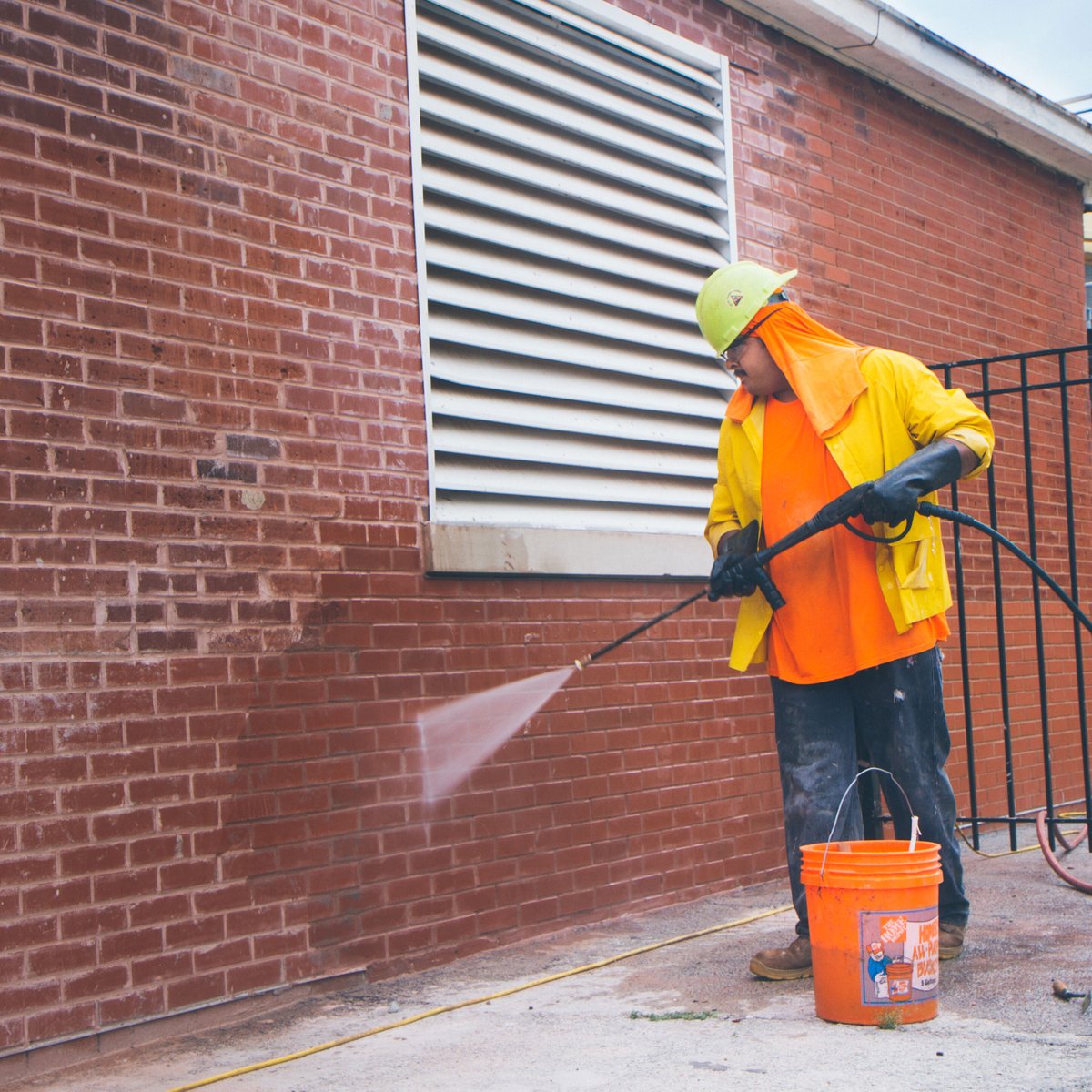 PROSOCO's tweet image. Procedures to clean new masonry exteriors have evolved. Make sure you have the most up-to-date information on new masonry construction cleandown in “New Rules for New Construction Cleandown.” Available in-person or live webinar, worth 1 AIA LU/HSW.
bit.ly/2YlPloS