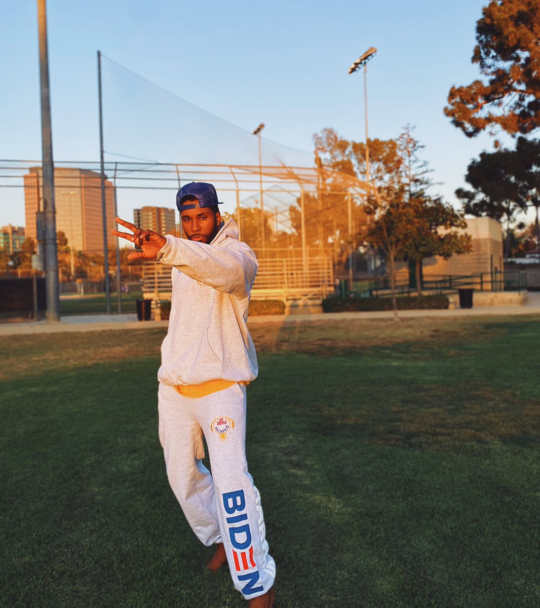 Saint_Jvmes's tweet image. #ImVotingFor...the many many lives of Black People that have been reduced to hashtags or art on t-shirts and social media by the hands of police brutality, leaving families broken and afraid. The recognition means nothing if there is no change. 
 
#ScrantonVsParkAve  #IYKYK