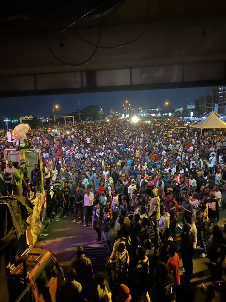 iamakinlawon's tweet photo. Okay this one is massive #EndSarsProtests #EndSARSImmediately #EndSWATinNigeria https://t.co/GnPEMNKvaY