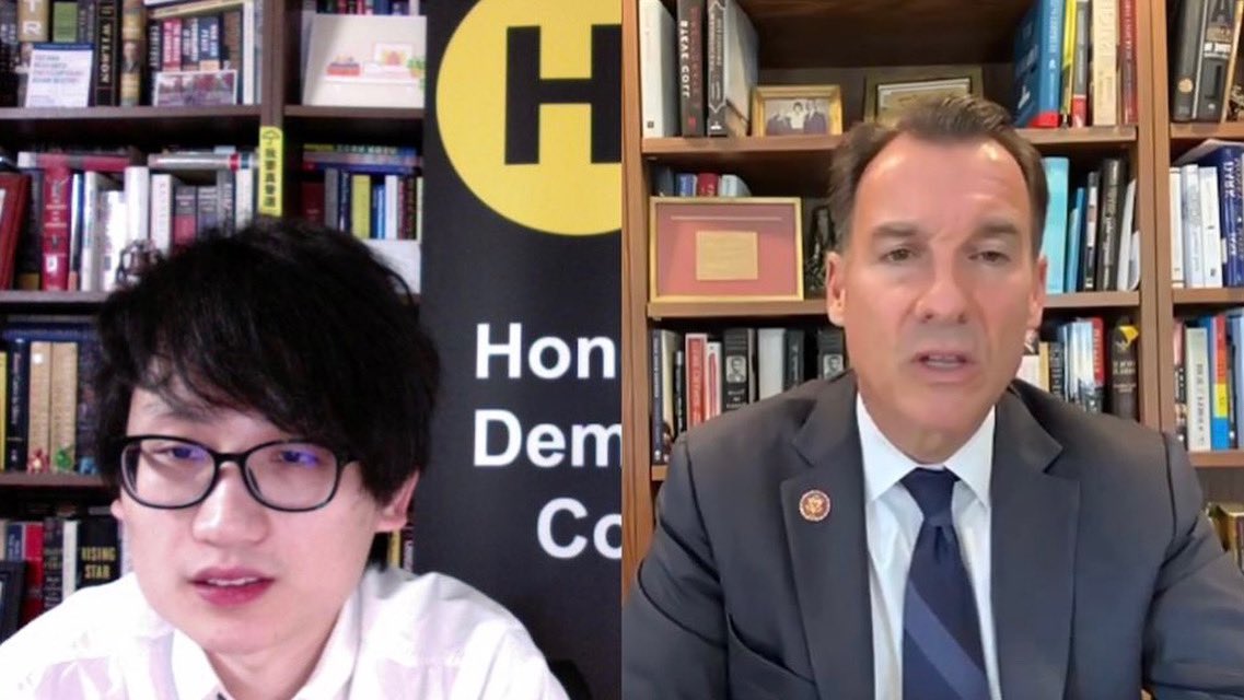 I just got off a Zoom call with @RepTomSuozzi of New York — whose bookcase and mine share many same books! — to chat about #HongKong’s latest. Thank you @samuelmchu for organizing this. From the @hkdc_us’s Empire State team, @victoriatinbor1 and @annakcheung also participated.