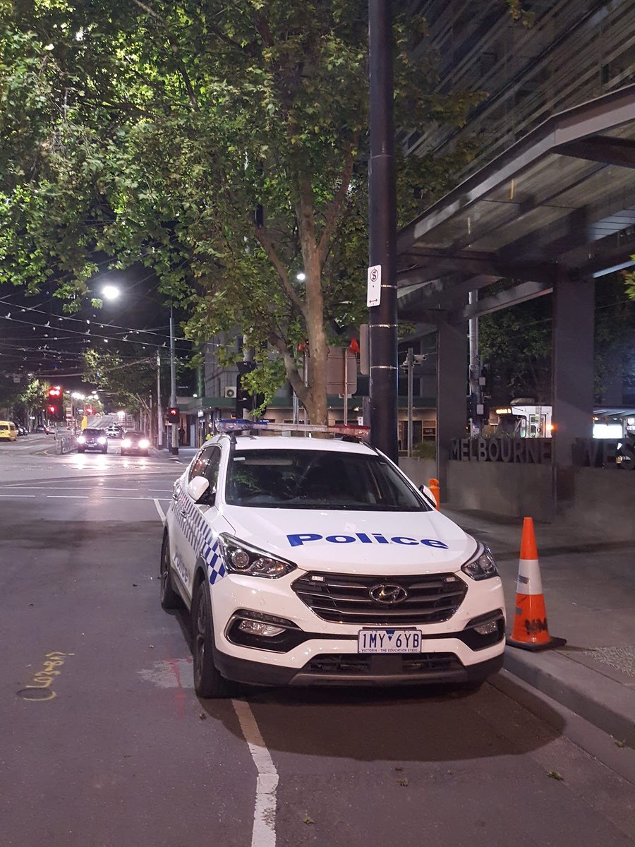 1MY6YB is a bit of a repeat offender in this series, the other two cleared out overnight but this one was still here in the morning. Reported this illegally parked  @VictoriaPolice vehicle to  @cityofmelbourne yet again, so we'll see...