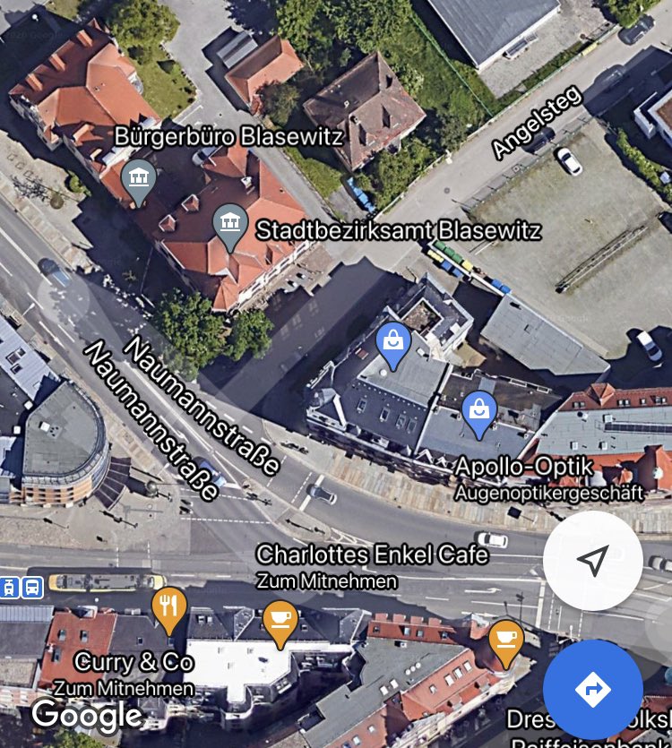 Diego (@dieg0) on Twitter photo Ich wurde heute Abend auf dem Fahrrad beim Abbiegen von einem Polizisten der <a href="/PolizeiSachsen/">Polizei Sachsen</a> angesprochen. Mein angebliches Vergehen: Ich habe nicht die ganze Zeit bis zum Ende des Abbiegevorgangs meinen rechten Arm rausgehalten.
Ich gebe das Gespräch mal wieder: (1/8) Ich wurde heute Abend auf dem Fahrrad beim Abbiegen von einem Polizisten der <a href="/PolizeiSachsen/">Polizei Sachsen</a> angesprochen. Mein angebliches Vergehen: Ich habe nicht die ganze Zeit bis zum Ende des Abbiegevorgangs meinen rechten Arm rausgehalten.
Ich gebe das Gespräch mal wieder: (1/8)