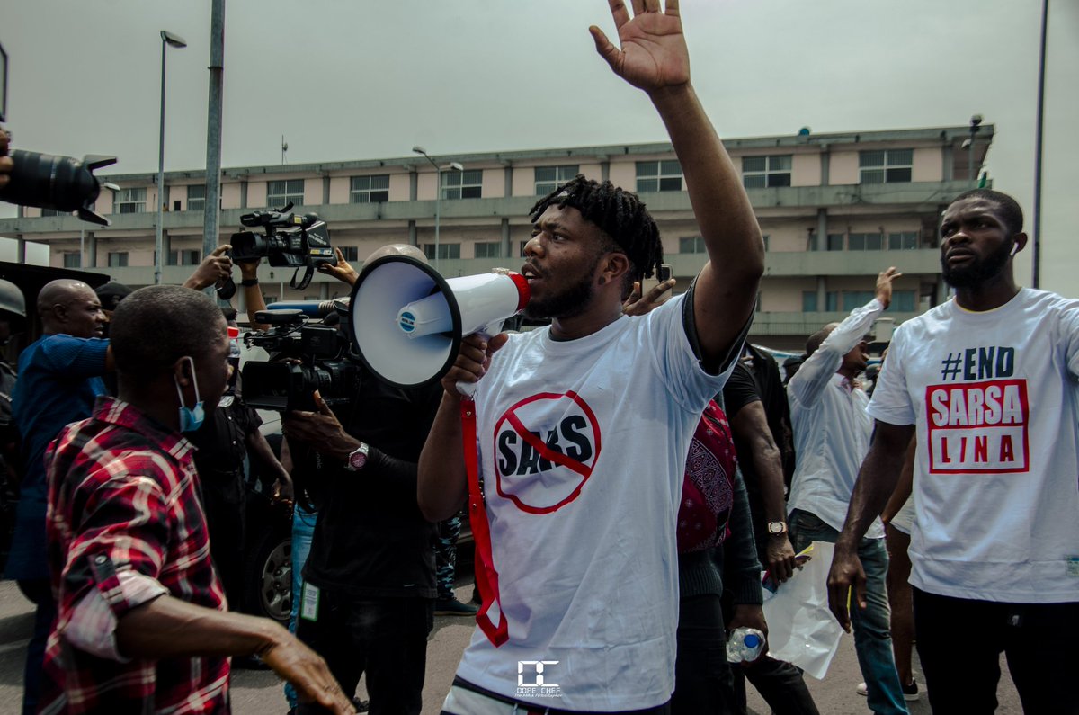 Dopechef_D_foto's tweet photo. @iDanDizzy was present 
📷 @Dopechef_D_foto #PhProtest #PhProtests #PortHarcourtEndSARSProtest #ProSARS #PhEndSARSProtest #PHTwitterCommunity #EndPoliceBrutalityinNigeria #EndSWAT #EndBadGoveranceInNigeria #SWATMUSTENDNOW #EndInsecurityNow #AbujaProtest #ProSARS https://t.co/wE2DZWxnEq